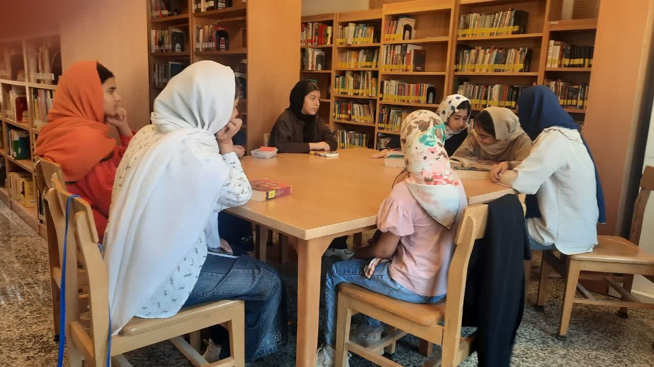 بدرقه بهار در کتابخانه های استان با برگزاری برنامه های کتاب محور