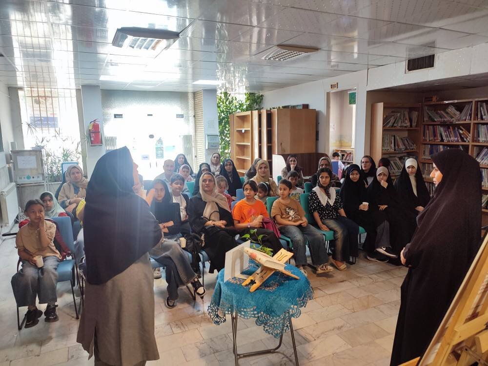 برگزاری کارگاه آموزشی «۳-۲-۱ تمرکز» با حضور دانشآموزان و اولیا در کتابخانهعمومی شهدای مشکیندشت