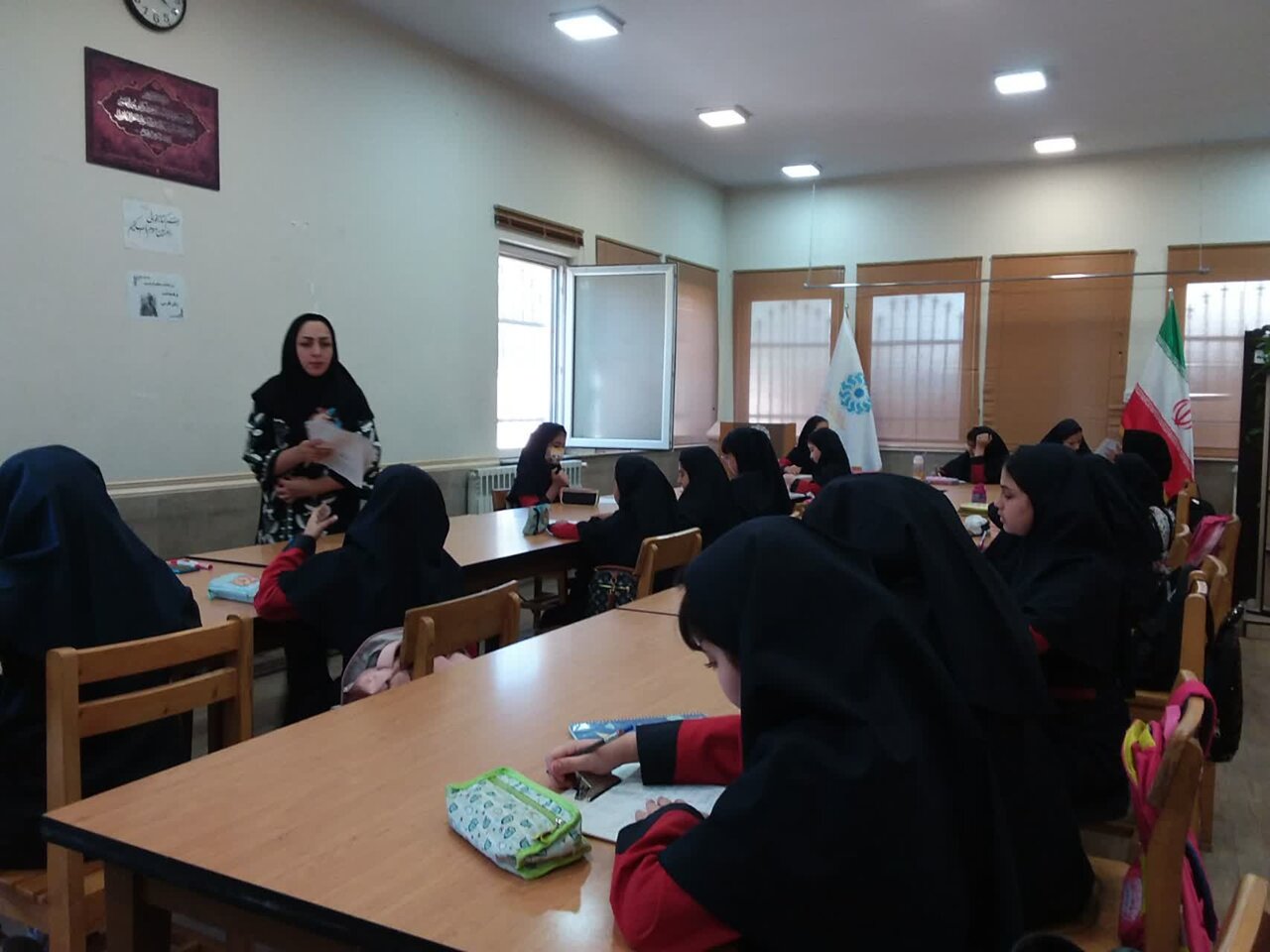 بدرقه بهار در کتابخانه های استان با برگزاری برنامه های کتاب محور