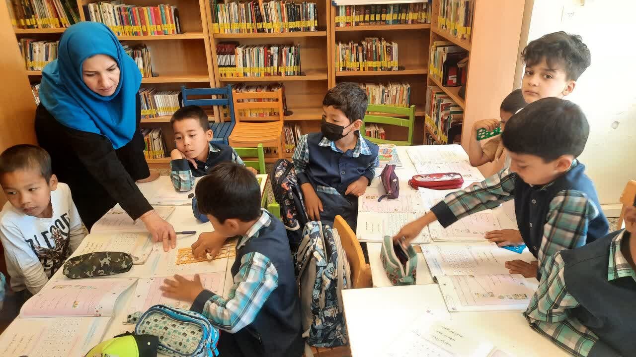 بدرقه بهار در کتابخانه های استان با برگزاری برنامه های کتاب محور