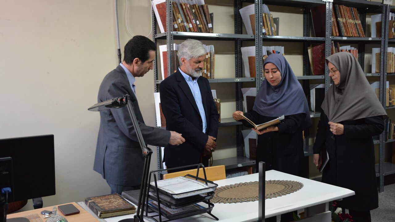 حمایت از کتاب و کتابخوانی وظیفه همه قانونگذاران است