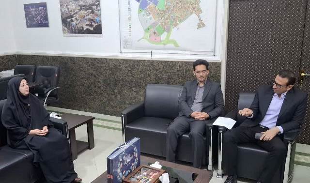 مراحل واگذاری حق انتفاع ۱۰ ساله کتابخانه سیار دامغان بررسی شد
