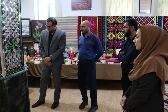 کتابخانه‌ای که به نگارخانه هنر روستا تبدیل شد؛ جشنواره‌ای از رنگ، نقش و دانایی در مومن‌آباد سرخه