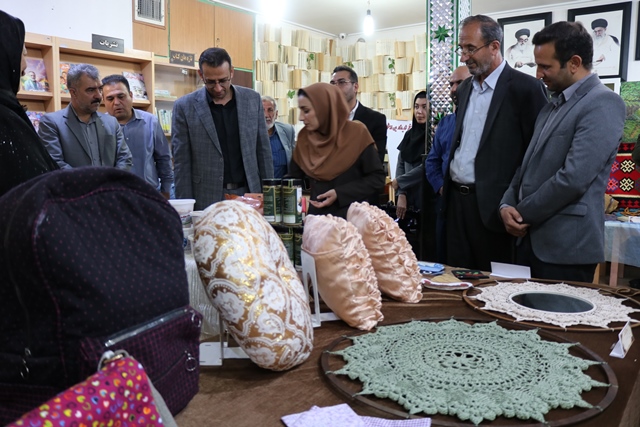 کتابخانه‌ای که به نگارخانه هنر روستا تبدیل شد؛ جشنواره‌ای از رنگ، نقش و دانایی در مومن‌آباد سرخه