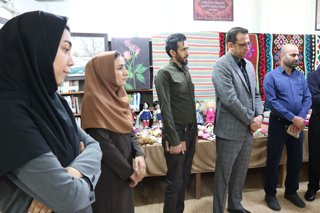 کتابخانهای که به نگارخانه هنر روستا تبدیل شد؛ جشنوارهای از رنگ، نقش و دانایی در مومنآباد سرخه