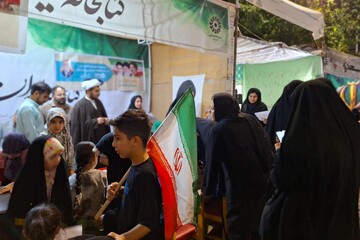 تداوم حضور غرفه کتابخانه‌ ایران در یکصدمین شب تجمعات ضدصهیونیستی