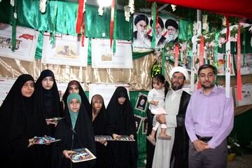 تقدیر از ابتکار فرهنگی دختران نوجوان بوشهری در تجمع مردمی میدان امام خمینی(ره)