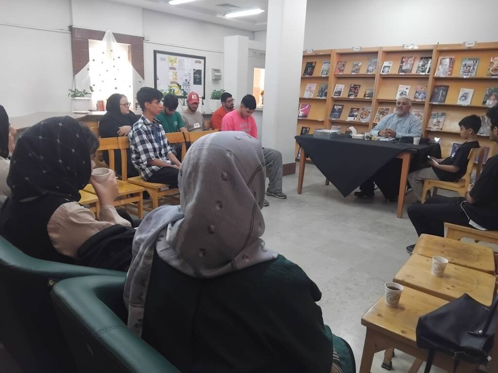 محافل ادبی در کتابخانه ها با حضور شاعران و ادیبان برگزار شد