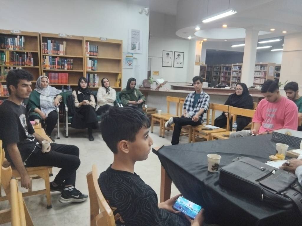 محافل ادبی در کتابخانه ها با حضور شاعران و ادیبان برگزار شد
