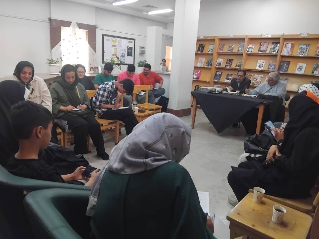 محافل ادبی در کتابخانه ها با حضور شاعران و ادیبان برگزار شد
