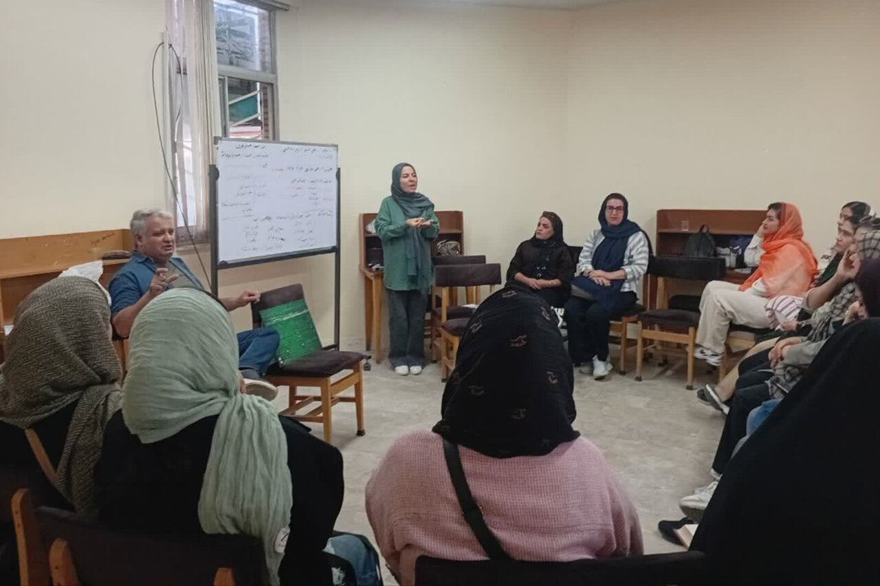 جلسات آموزشی اعضای کمشنوا و ناشنوای کتابخانه دکتر حصیبی اراک برگزار شد
