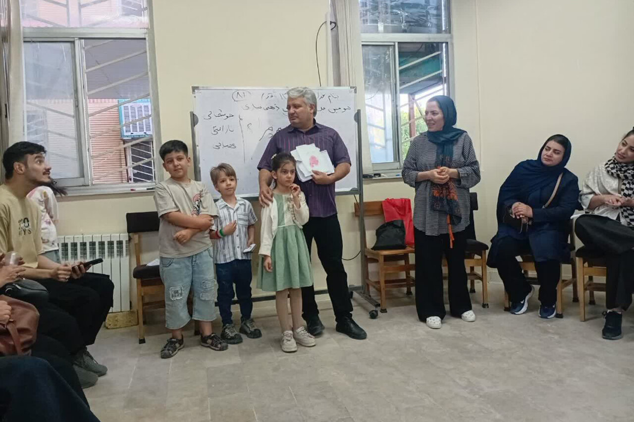 جلسات آموزشی اعضای کمشنوا و ناشنوای کتابخانه دکتر حصیبی اراک برگزار شد