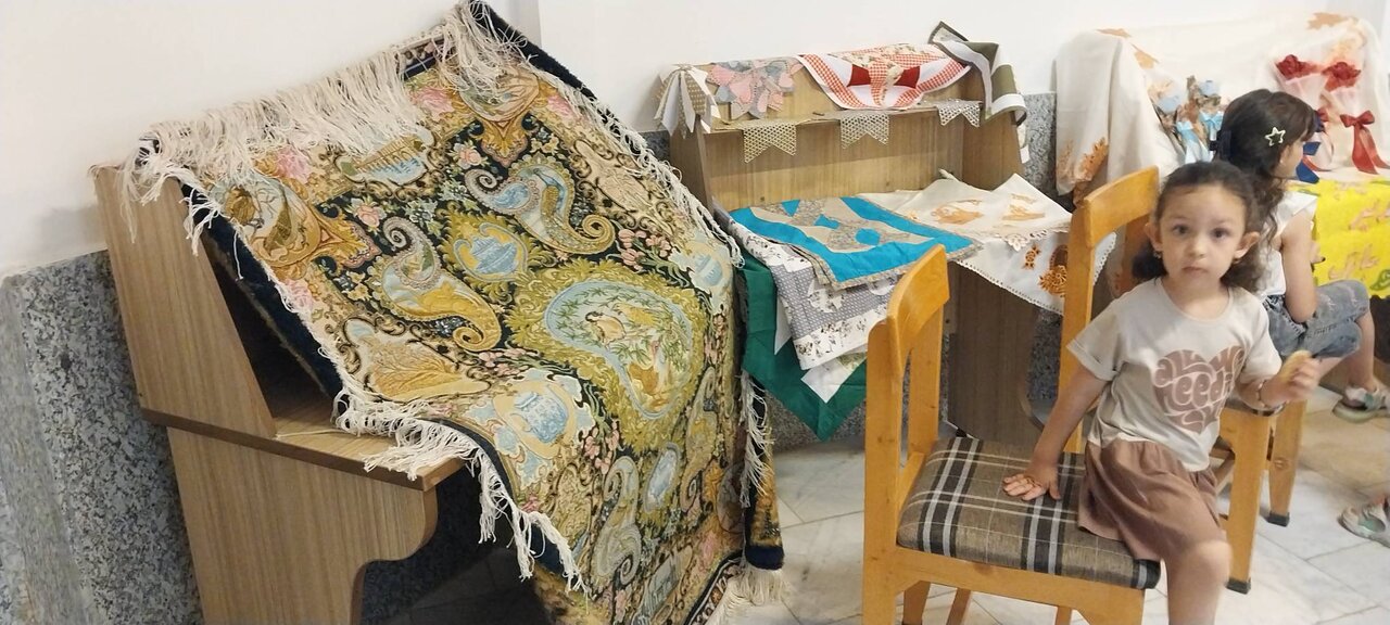 برگزاری نمایشگاه هنرهای دستی اهالی کتاب در کتابخانه‌عمومی شهدای کردان