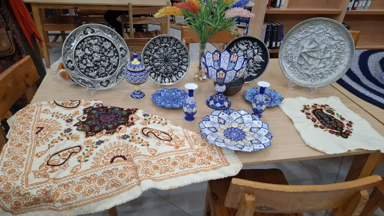 برگزاری آیین بزرگداشت روز صنایع‌دستی با محوریت کارگاه سفالگری و نشست تخصصی
