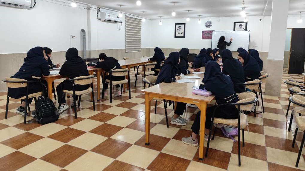 کتابخانه شهدای چمران، مأمن تحصیلی دانش‌آموزان شد/ اجرای طرح ابتکاری «قرار درسی» در بندرماهشهر