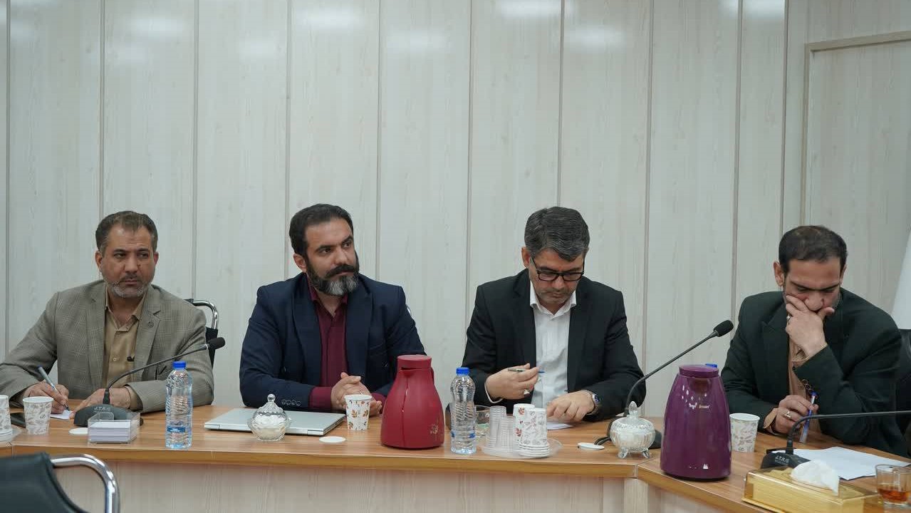 تأکید فرماندار اهواز بر راه‌اندازی کتابخانه سیار و پرداخت مستمر نیم‌درصد شهرداری