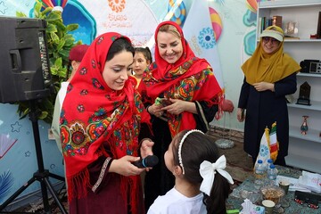غرفه فرهنگی- ترویجی اداره‌کل کتابخانه‌های عمومی آذربایجان‌غربی در محوطه پل میانگذر دریاچه