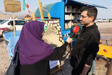 غرفه فرهنگی- ترویجی اداره‌کل کتابخانه‌های عمومی آذربایجان‌غربی در محوطه پل میانگذر دریاچه