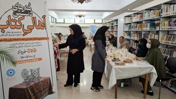 افتتاح نمایشگاه و فروشگاه هنرهای دستی اهالی کتاب در کتابخانه مرکزی پارک شهر