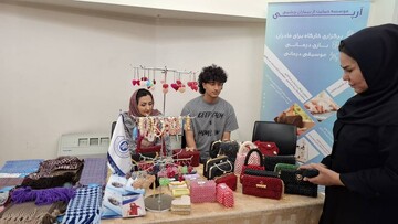 افتتاح نمایشگاه و فروشگاه هنرهای دستی اهالی کتاب در کتابخانه مرکزی پارک شهر