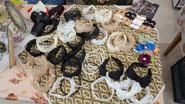 افتتاح نمایشگاه و فروشگاه هنرهای دستی اهالی کتاب در کتابخانه مرکزی پارک شهر