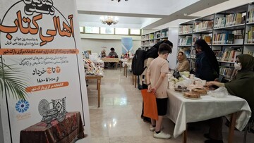افتتاح نمایشگاه و فروشگاه هنرهای دستی اهالی کتاب در کتابخانه مرکزی پارک شهر