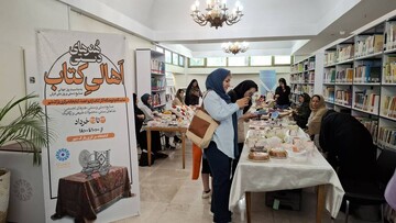 افتتاح نمایشگاه و فروشگاه هنرهای دستی اهالی کتاب در کتابخانه مرکزی پارک شهر