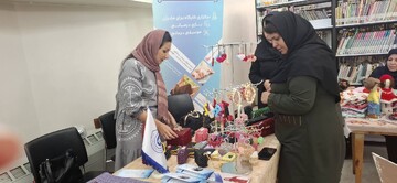 افتتاح نمایشگاه و فروشگاه هنرهای دستی اهالی کتاب در کتابخانه مرکزی پارک شهر