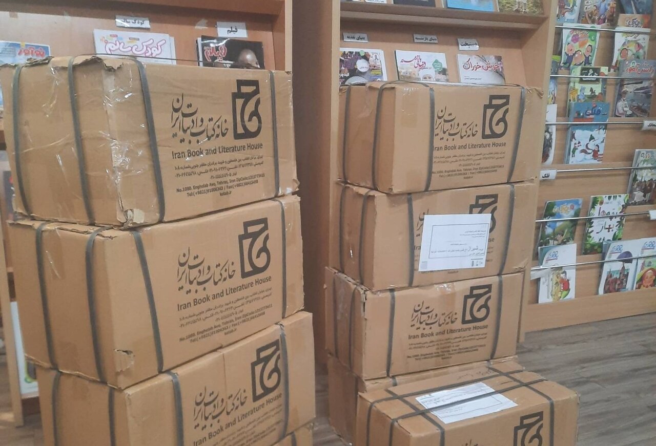۵۰۰ جلد کتاب به ارزش ۲۰۰ میلیون تومان به کتابخانه خواجه نصیرالدین طوسی شیراز اهدا شد