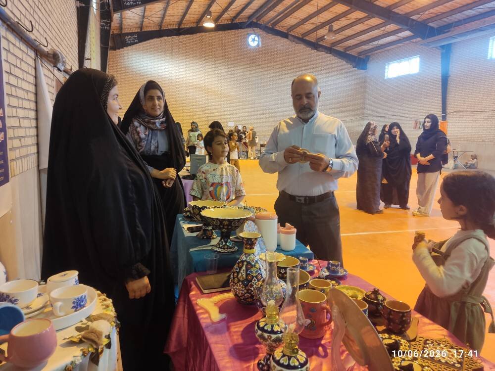 نمایشگاه و فروشگاه صنایع‌دستی «اهالی کتاب» در روستای سه‌گنبد به کار خود پایان داد