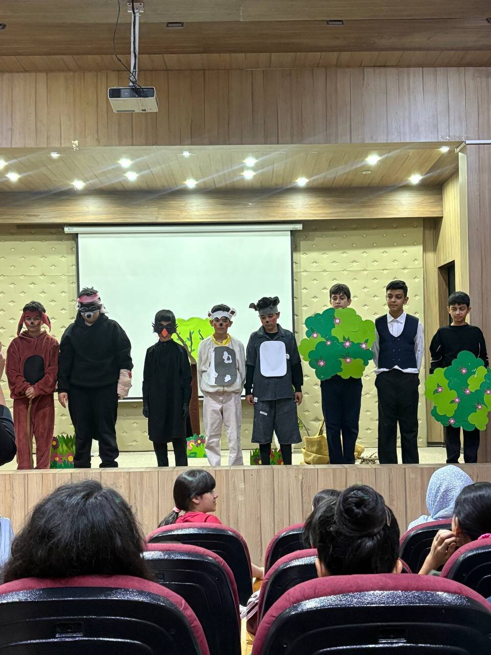 نوجوانان بجنوردی در کارگاه «دنیای معرکهی ما» با اهمیت حفاظت از محیط زیست آشنا شدند