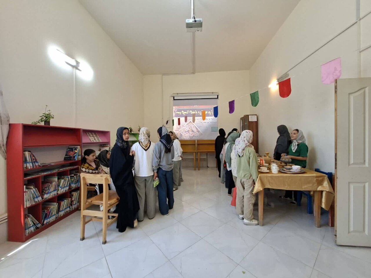 نمایشگاه صنایع‌دستی و محصولات بومی در کتابخانه‌های عمومی شهرستان گرمه برپا شد