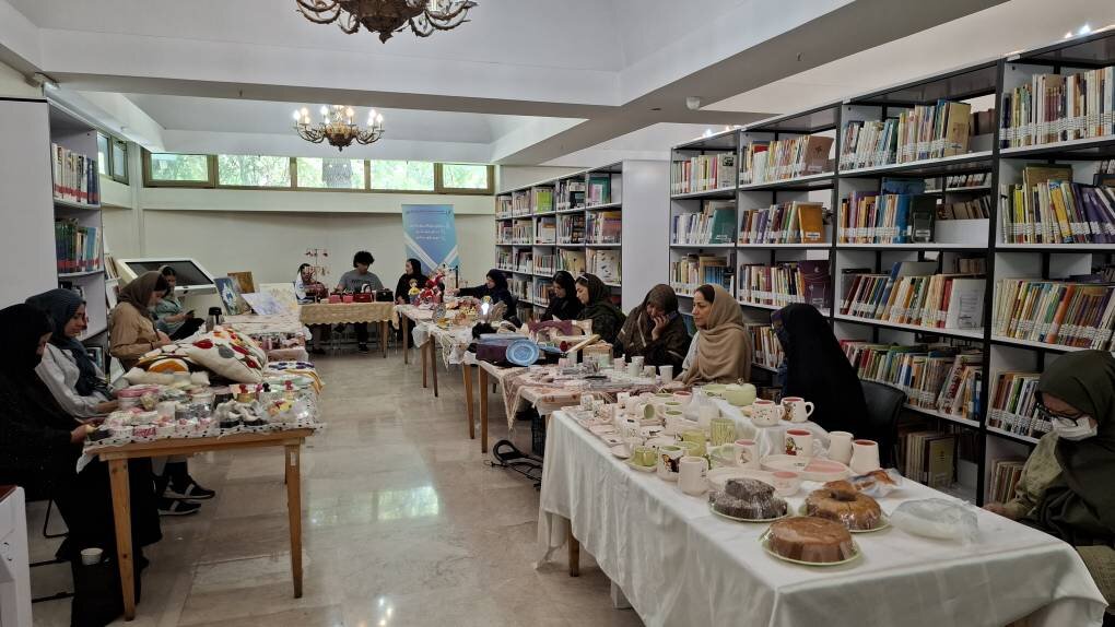 نمایشگاه حمایت از کسبوکارهای کوچک با عنوان «اهالی کتاب» در کتابخانه های عمومی استان تهران