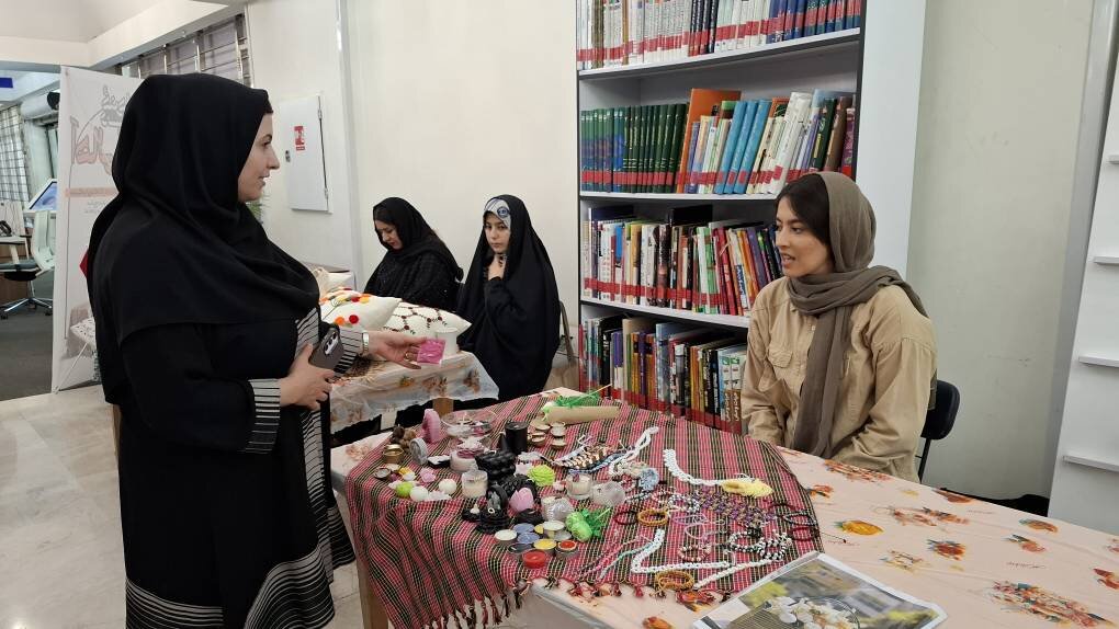 نمایشگاه حمایت از کسب‌وکارهای کوچک با عنوان «اهالی کتاب» در کتابخانه های عمومی استان تهران