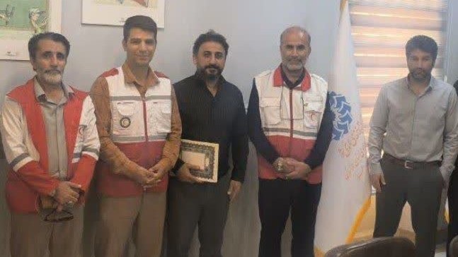 تقدیر رئیس هلال‌احمر رامهرمز از مسئول کتابخانه سپهر دانش مربچه