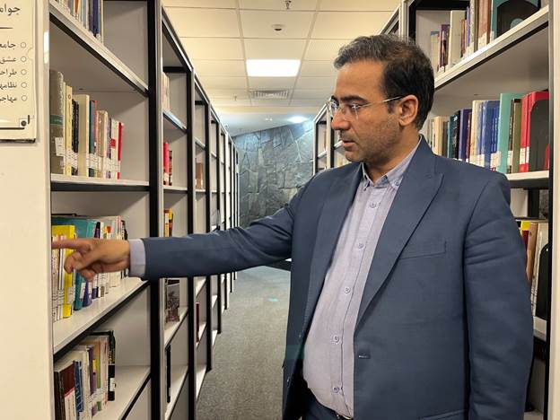 بازدید معاون سیاسی اجتماعی فرمانداری از کتابخانه مرکزی امام خمینی(قدسسره) مشهد