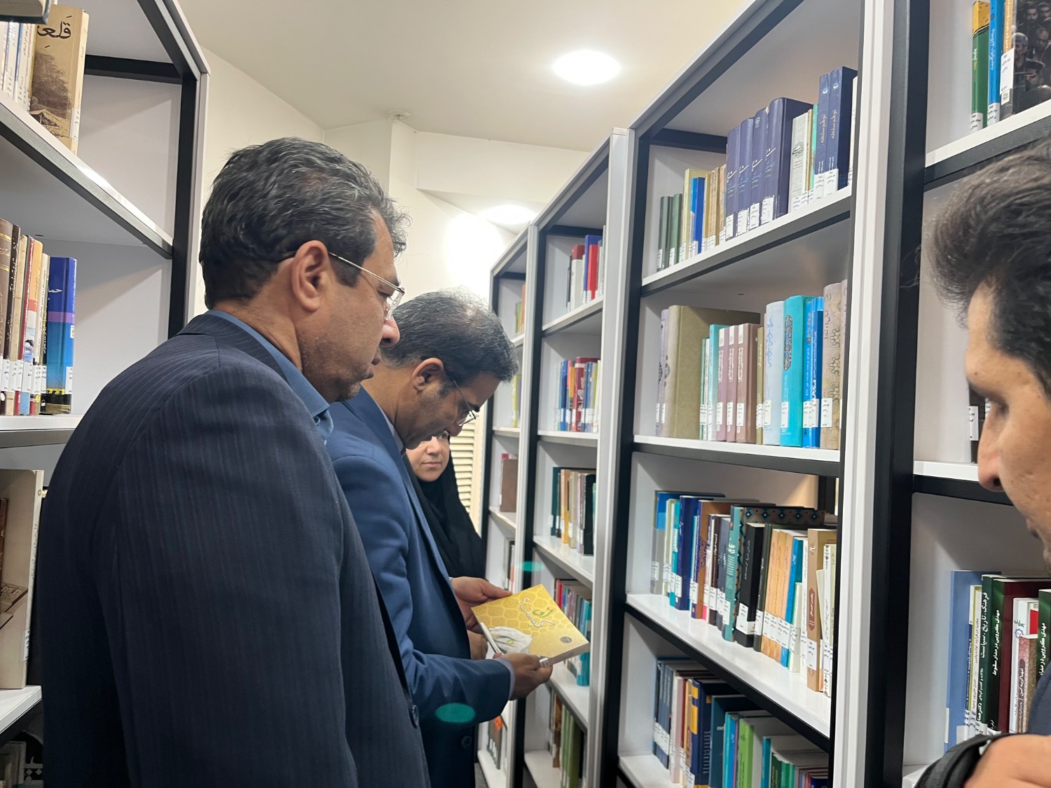 بازدید معاون سیاسی اجتماعی فرمانداری از کتابخانه مرکزی امام خمینی(قدسسره) مشهد