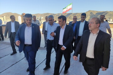 بازدید استاندار مرکزی از روند اجرایی پروژه کتابخانه مرکزی استان