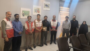 تقدیر از کتابدار کتابخانه سپهر دانش
