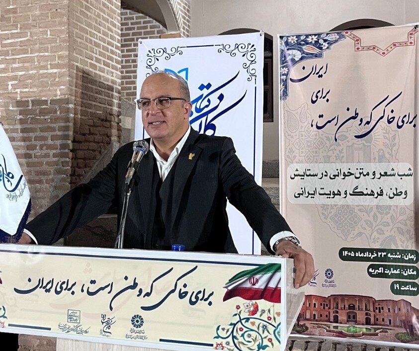 شب شعر «برای خاکی که وطن است؛ برای ایران» در باغ جهانی اکبریه