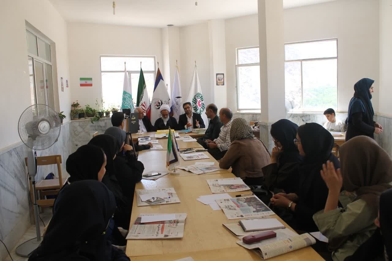 برگزاری کارگاه سواد رسانهای در کتابخانه آیت الله سیداحمد موسوی برزکی کاشان