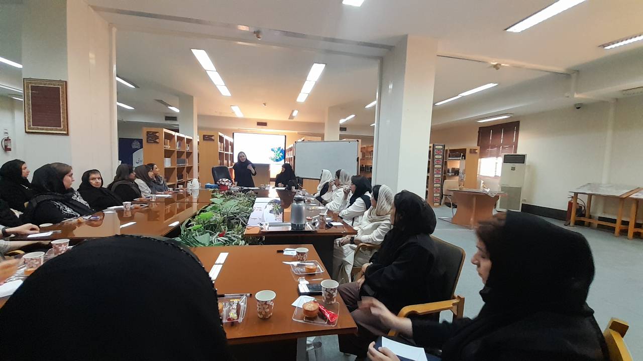 نشست «هم‌سخن» با محوریت والدگری فراتر از کنترل در کتابخانه مرکزی خوزستان برگزار شد