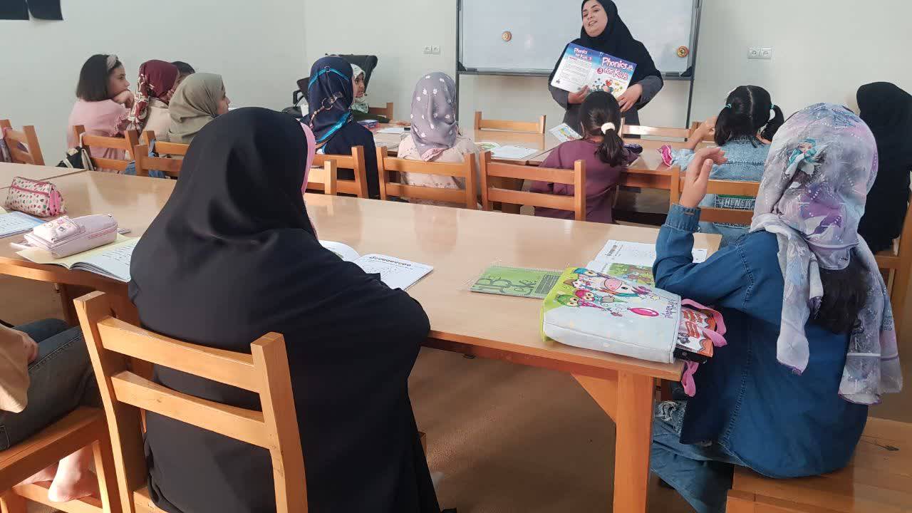 برگزاری کارگاه آموزش زبان انگلیسی در کتابخانه آیتالله خامنهای اهواز