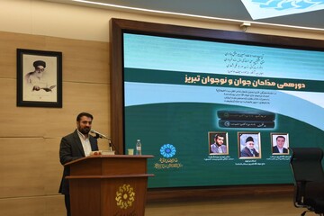 معرفی، تحلیل و بررسی کتب شعری آقاخانپور