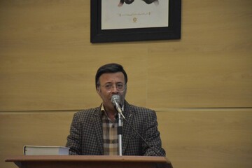 معرفی، تحلیل و بررسی کتب شعری آقاخانپور