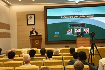 معرفی، تحلیل و بررسی کتب شعری آقاخانپور