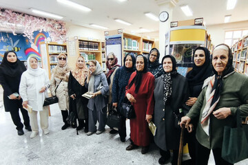 بازدید اعضای کانون بازنشستگان از کتابخانه استاد دهگان اراک