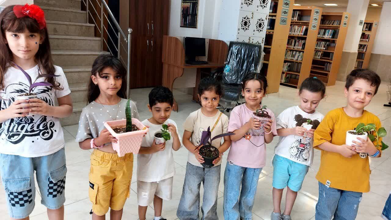 برگزاری کارگاه گل و گیاه در کتابخانه عمومی مهستان