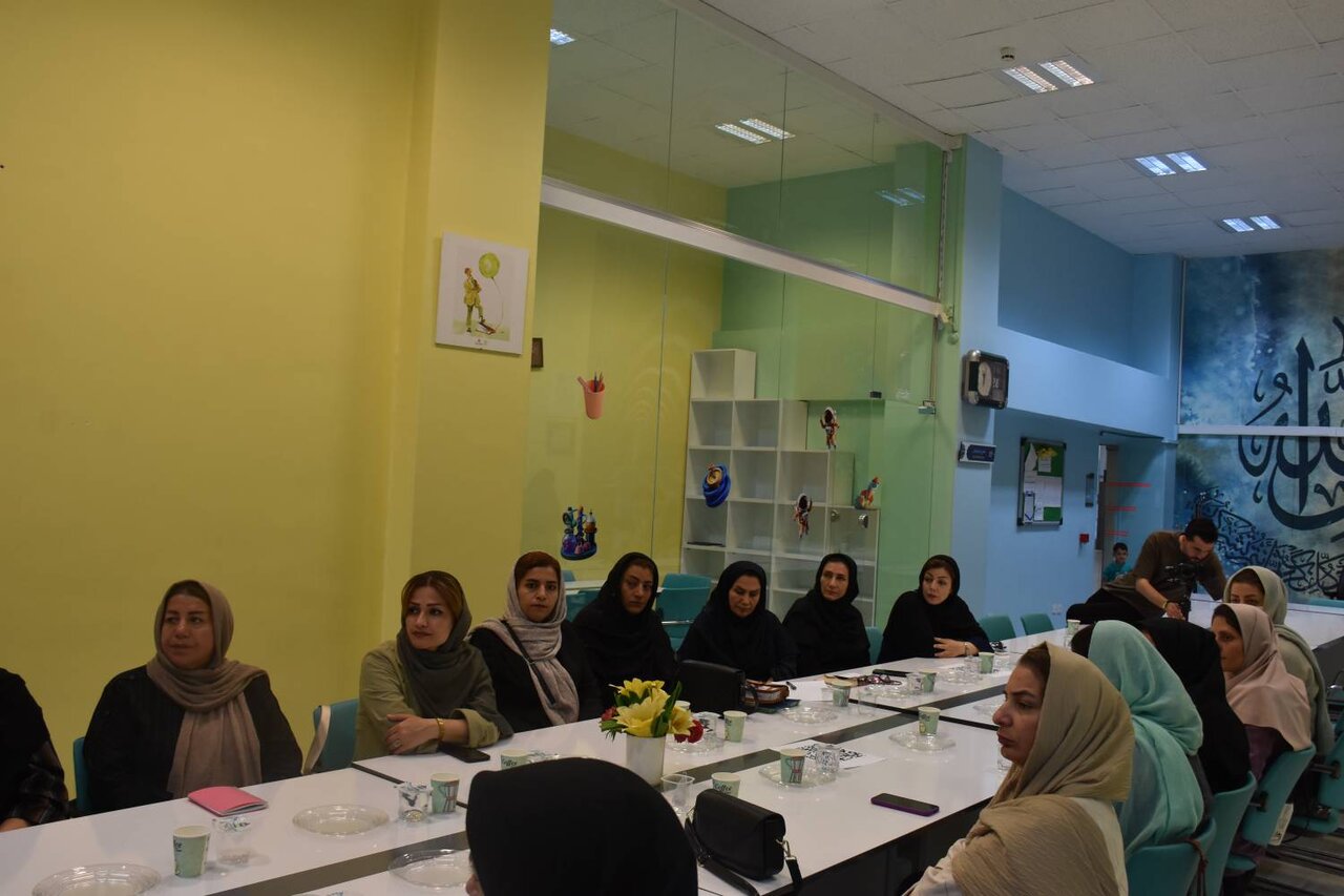 کارگاه آموزشی «هم‌سخن» با محوریت گفت‌وگوی بین‌نسلی در کتابخانه مرکزی تبریز برگزار شد