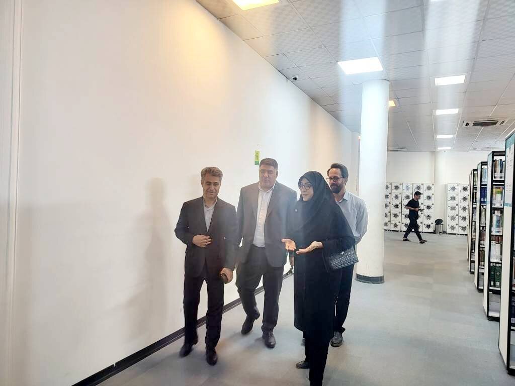بازدید معاون نظارت مالی و رئیس خزانه معین امور اقتصادی و دارایی لرستان از کتابخانه مرکزی خرم آباد